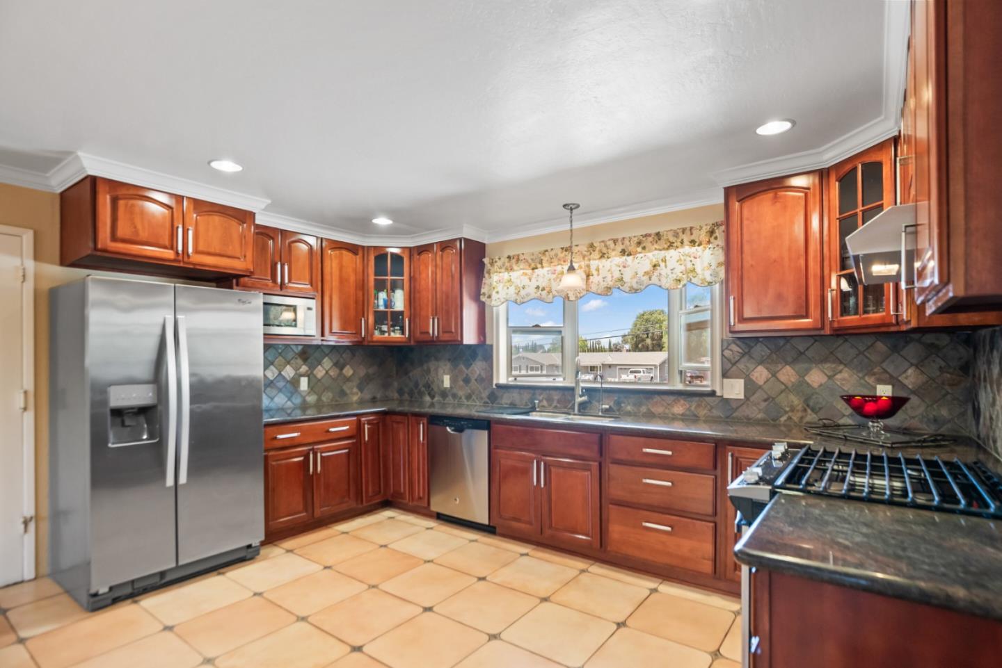 Detail Gallery Image 8 of 49 For 1830 Church Ave, Gilroy,  CA 95020 - 3 Beds | 2 Baths