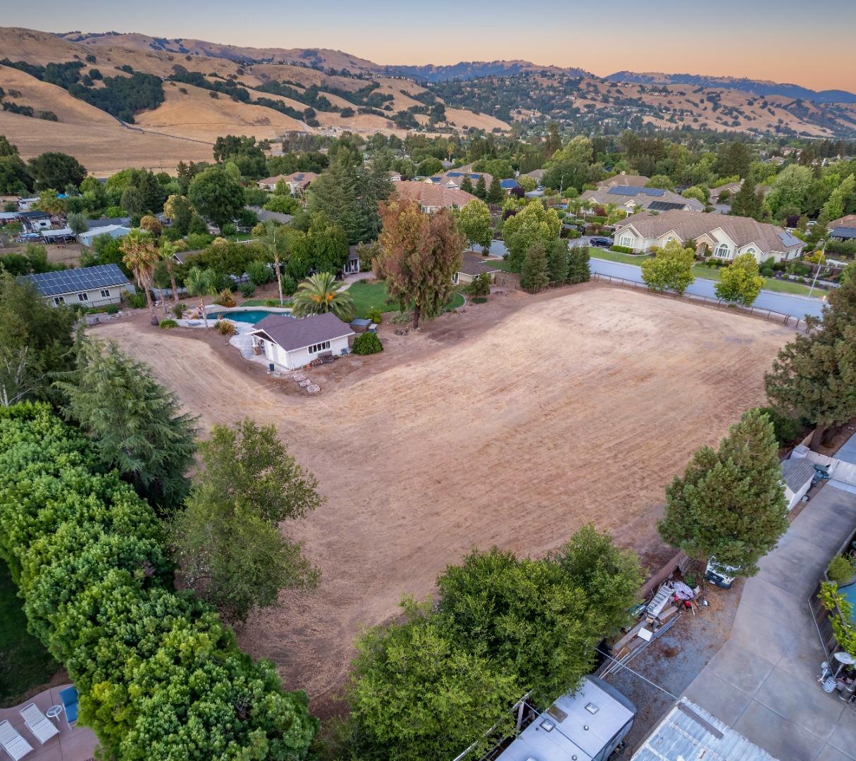 Detail Gallery Image 4 of 8 For 17381 Jean Ct, Morgan Hill,  CA 95037 - – Beds | – Baths
