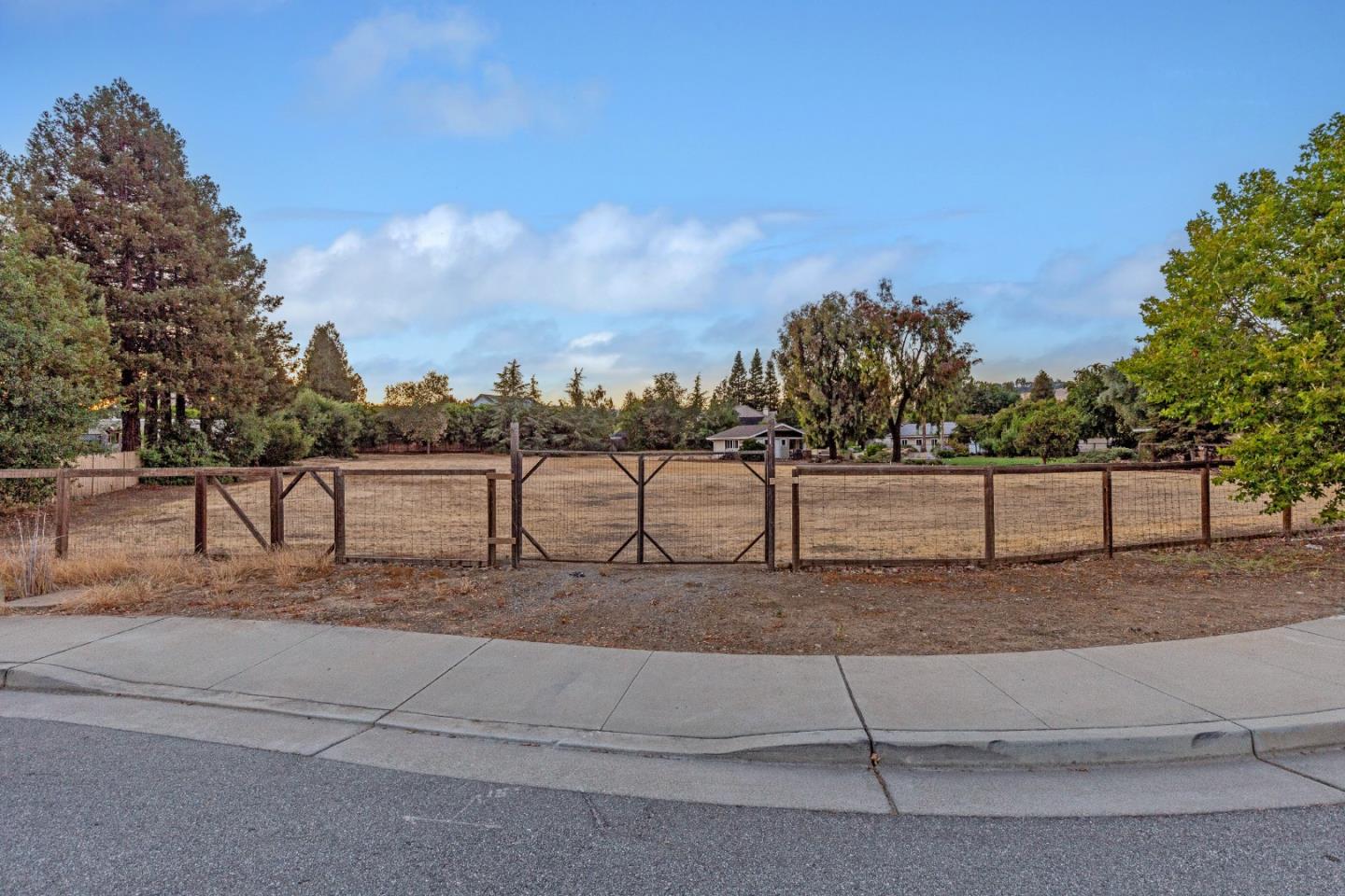 Detail Gallery Image 5 of 8 For 17381 Jean Ct, Morgan Hill,  CA 95037 - – Beds | – Baths