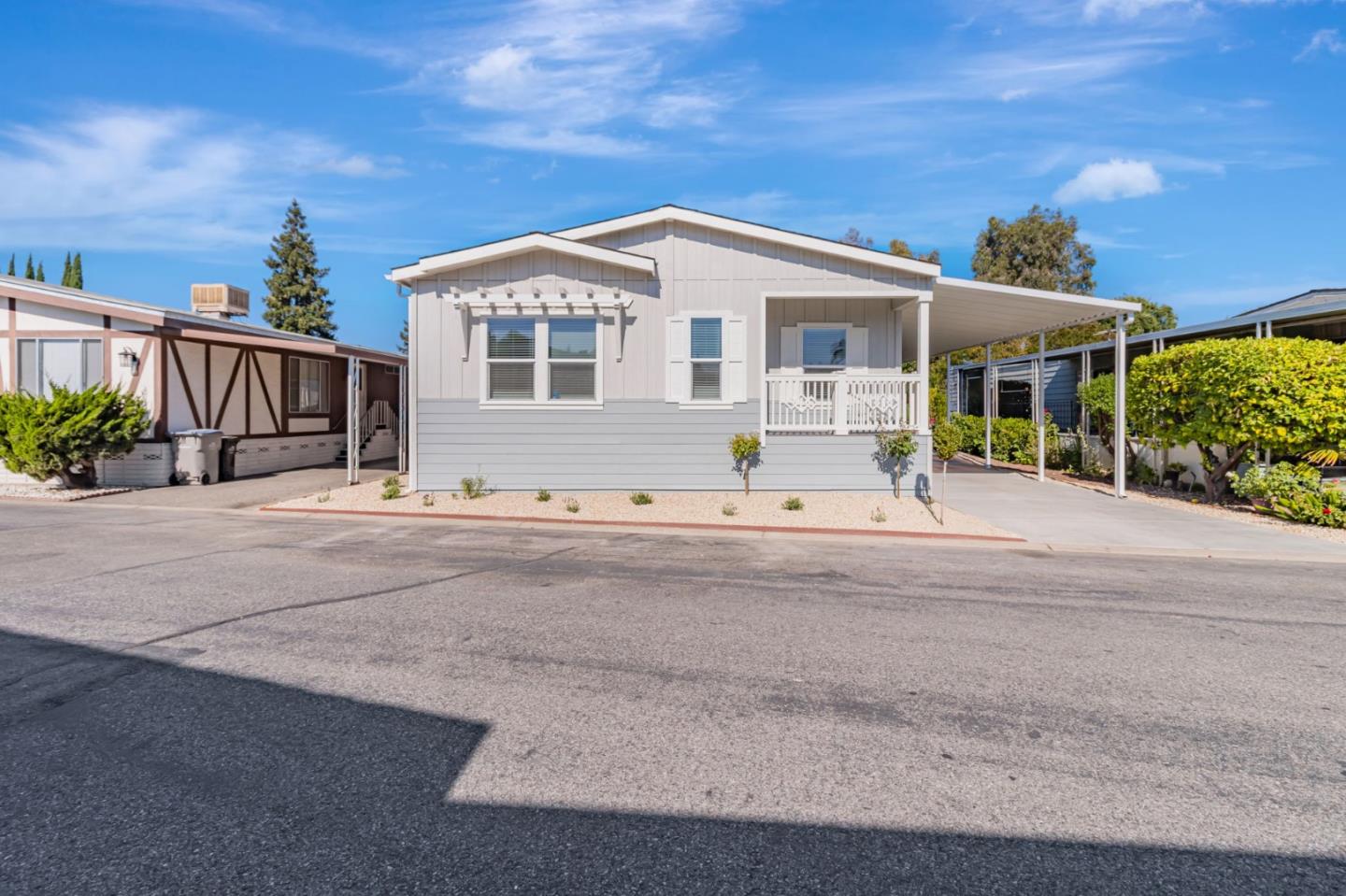 Detail Gallery Image 1 of 26 For 5450 Monterey Hwy #164,  San Jose,  CA 95111 - 3 Beds | 3 Baths