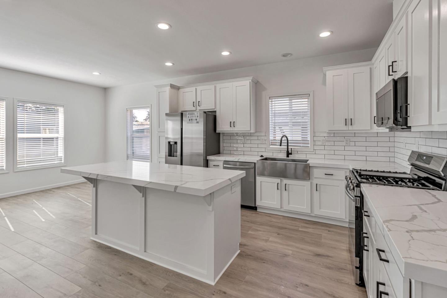 Detail Gallery Image 10 of 26 For 5450 Monterey Hwy #164,  San Jose,  CA 95111 - 3 Beds | 3 Baths