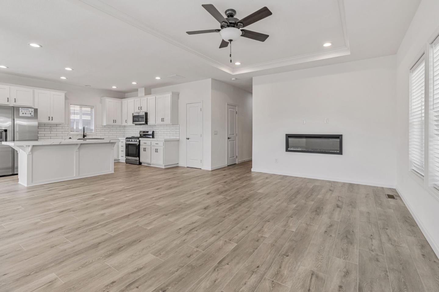 Detail Gallery Image 5 of 26 For 5450 Monterey Hwy #164,  San Jose,  CA 95111 - 3 Beds | 3 Baths