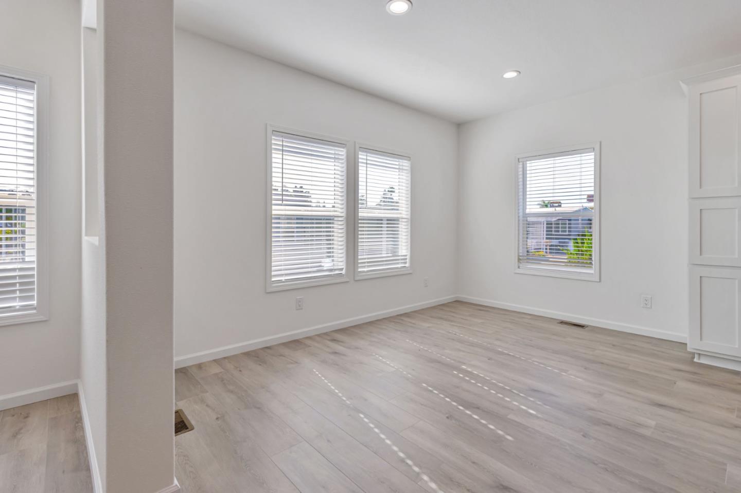 Detail Gallery Image 8 of 26 For 5450 Monterey Hwy #164,  San Jose,  CA 95111 - 3 Beds | 3 Baths