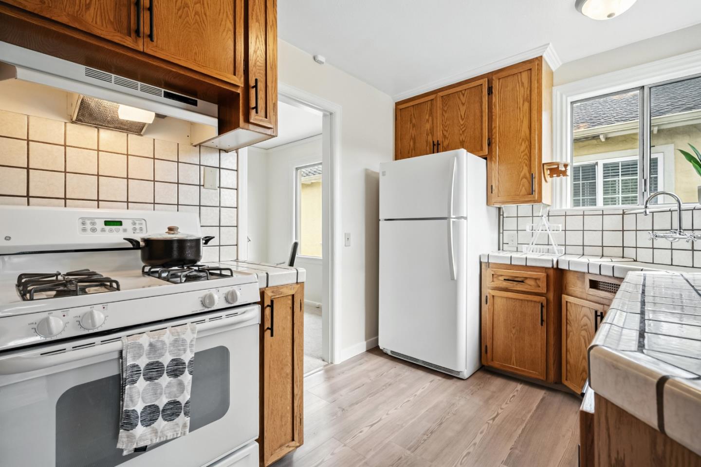 Detail Gallery Image 12 of 46 For 455 Cherry Ave, San Bruno,  CA 94066 - 3 Beds | 1 Baths