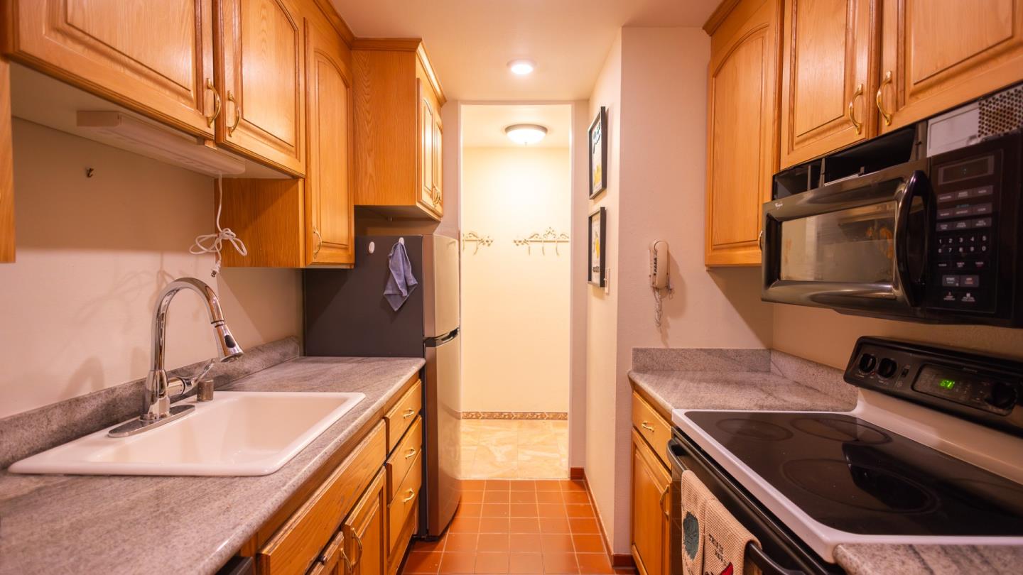 Detail Gallery Image 4 of 29 For 8112 Shelter  Creek Ln #8112,  San Bruno,  CA 94066 - 2 Beds | 2 Baths