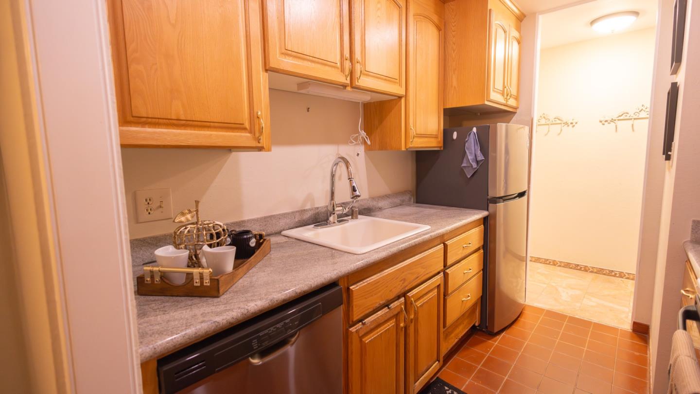 Detail Gallery Image 5 of 29 For 8112 Shelter  Creek Ln #8112,  San Bruno,  CA 94066 - 2 Beds | 2 Baths