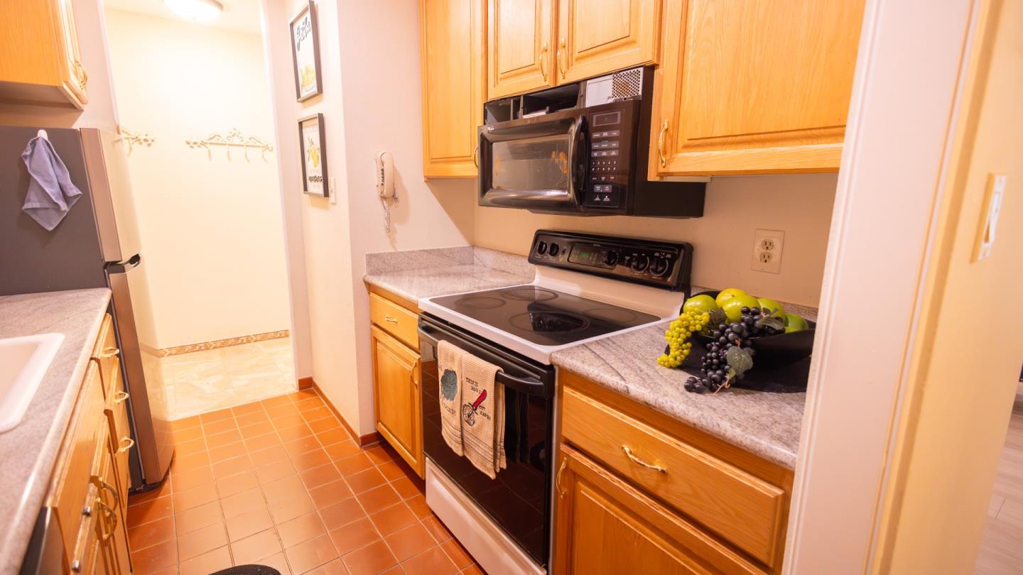 Detail Gallery Image 6 of 29 For 8112 Shelter  Creek Ln #8112,  San Bruno,  CA 94066 - 2 Beds | 2 Baths