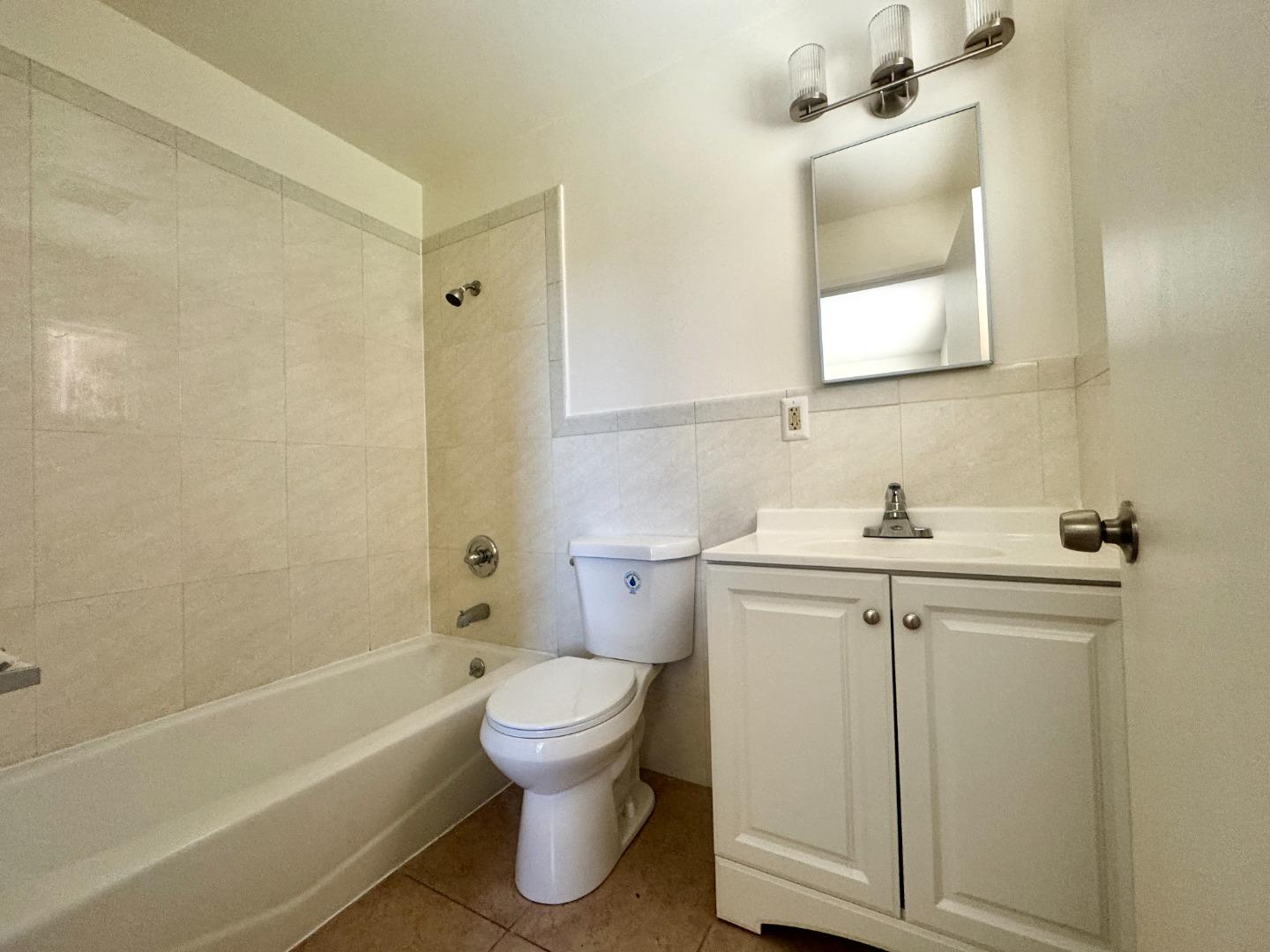 Detail Gallery Image 10 of 12 For 634 Yreka Dr, Salinas,  CA 93906 - 4 Beds | 2 Baths