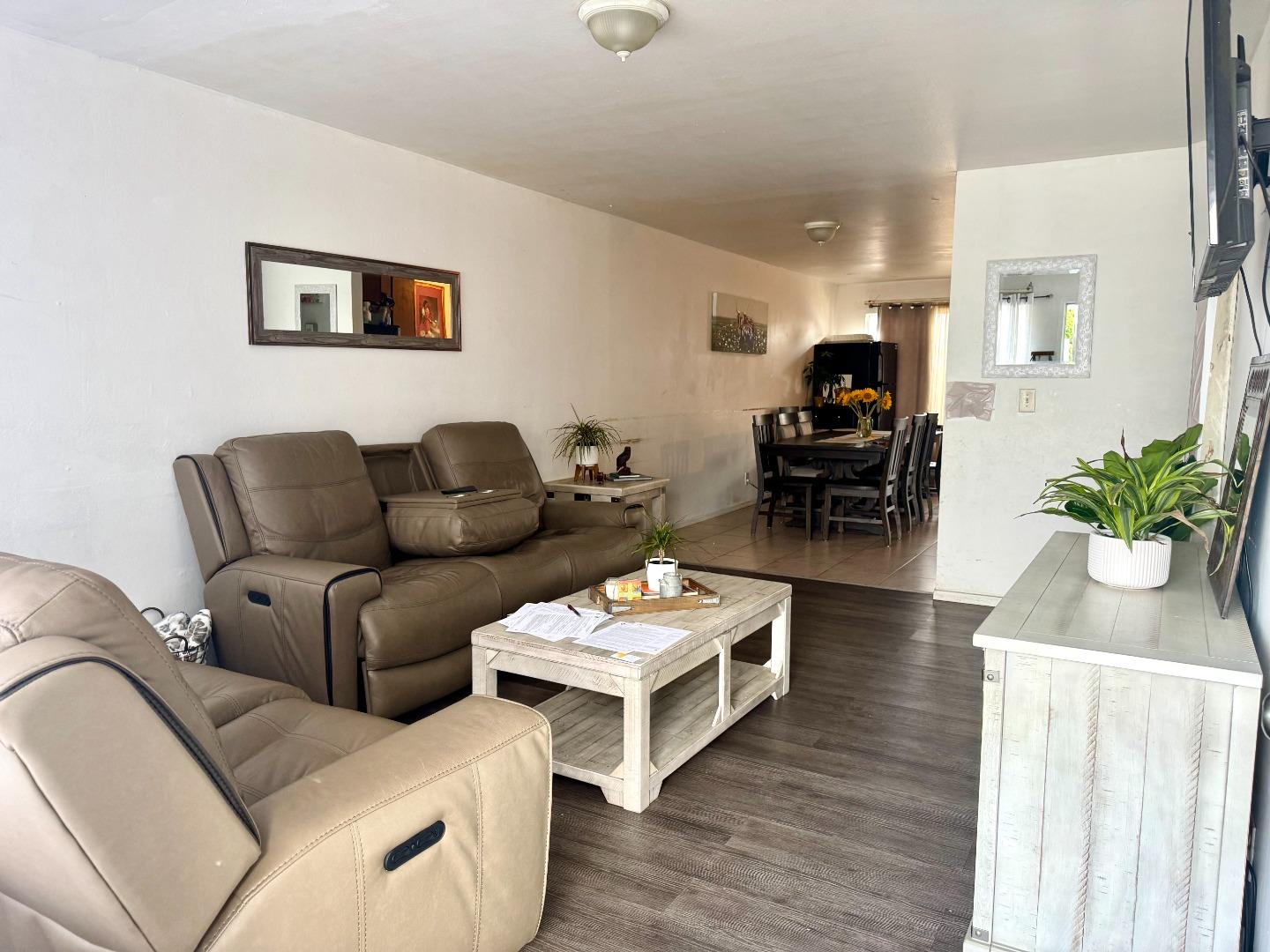 Detail Gallery Image 2 of 8 For 634 Yreka Dr, Salinas,  CA 93906 - 4 Beds | 2 Baths