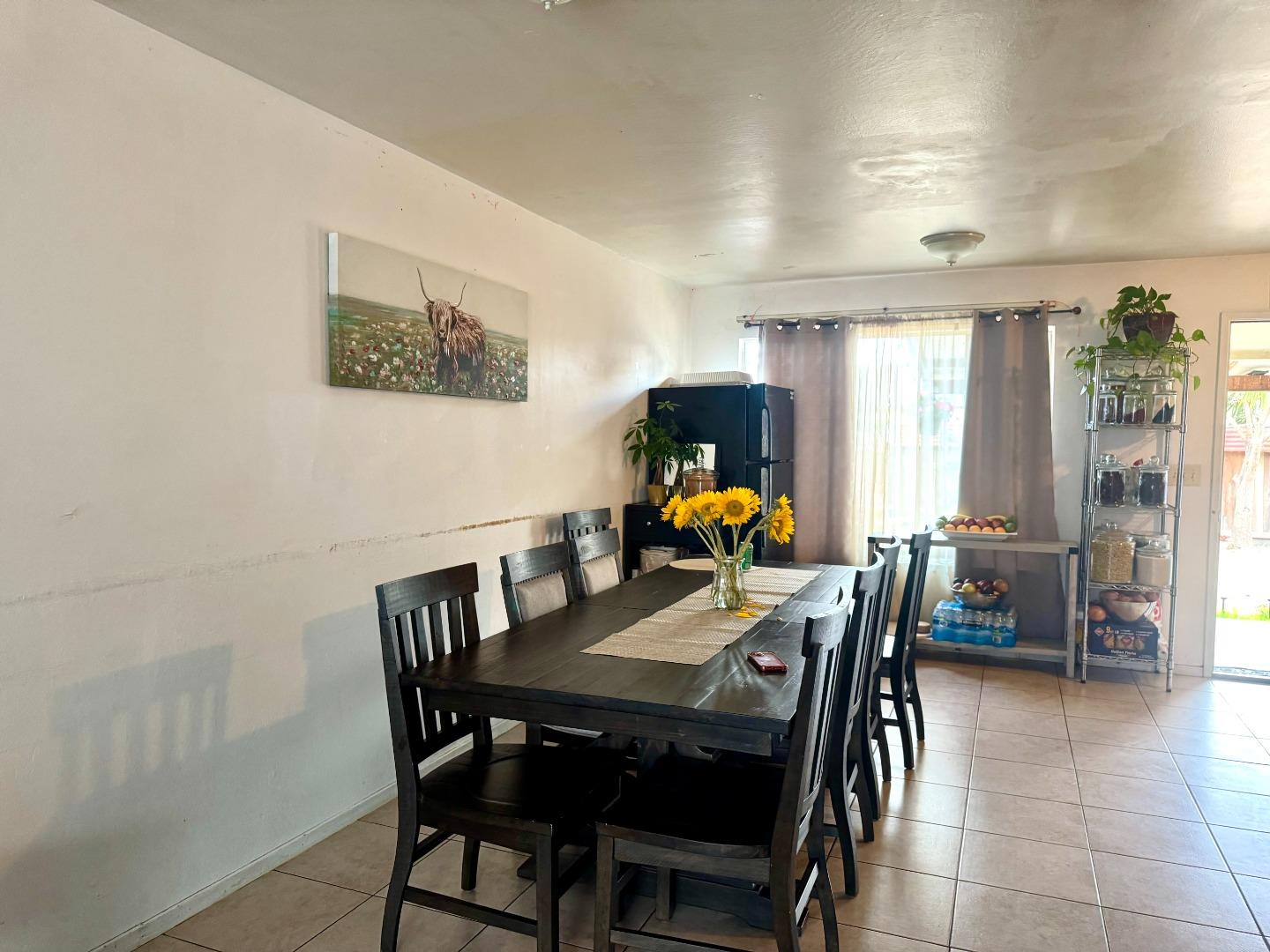 Detail Gallery Image 3 of 8 For 634 Yreka Dr, Salinas,  CA 93906 - 4 Beds | 2 Baths