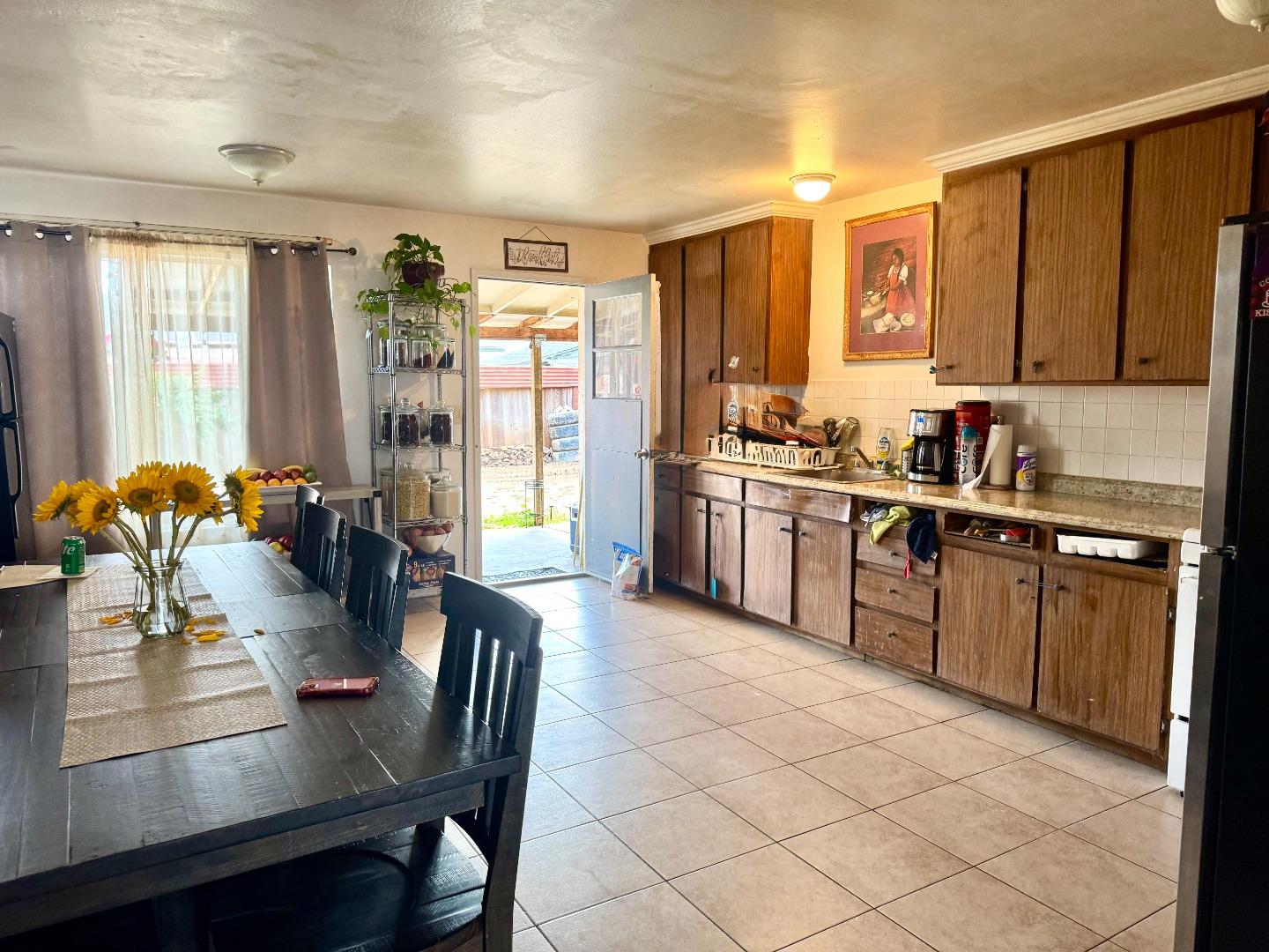 Detail Gallery Image 4 of 8 For 634 Yreka Dr, Salinas,  CA 93906 - 4 Beds | 2 Baths