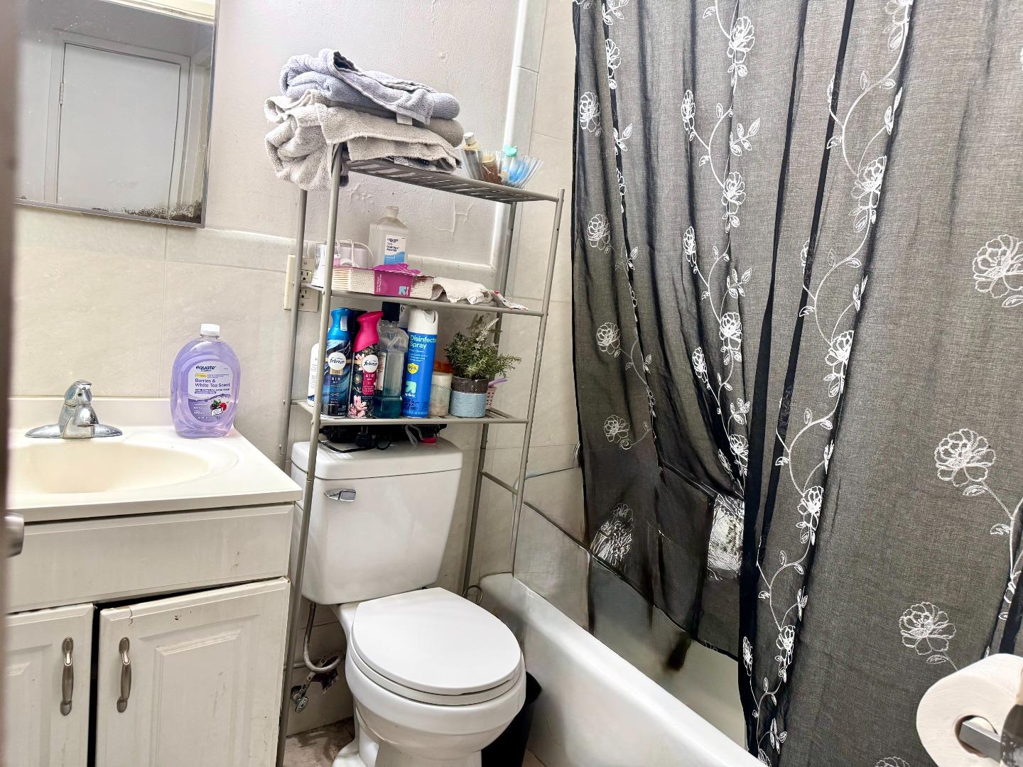 Detail Gallery Image 7 of 8 For 634 Yreka Dr, Salinas,  CA 93906 - 4 Beds | 2 Baths