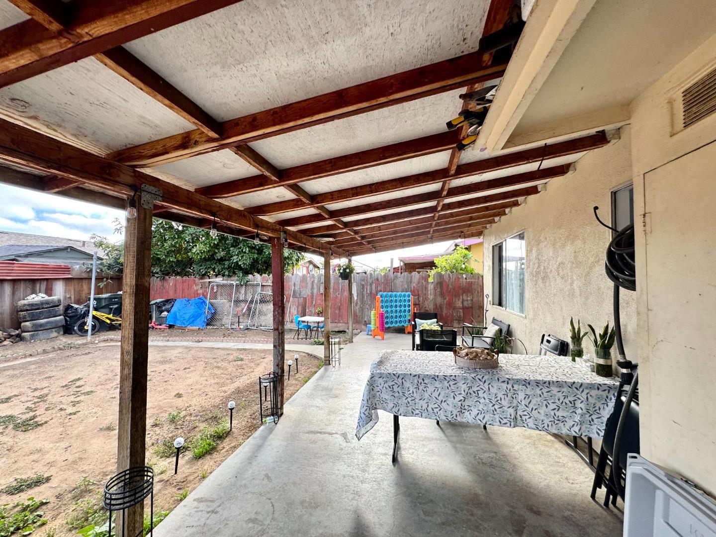 Detail Gallery Image 8 of 8 For 634 Yreka Dr, Salinas,  CA 93906 - 4 Beds | 2 Baths