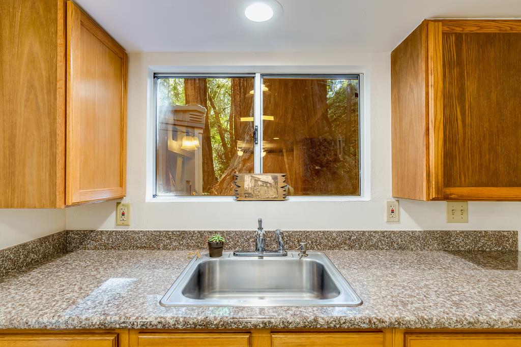 Detail Gallery Image 9 of 42 For 2001 Cathedral, Aptos,  CA 95003 - 2 Beds | 2 Baths