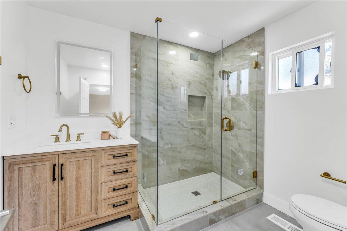 Detail Gallery Image 14 of 52 For 875 E Taylor St, San Jose,  CA 95112 - 4 Beds | 3/1 Baths