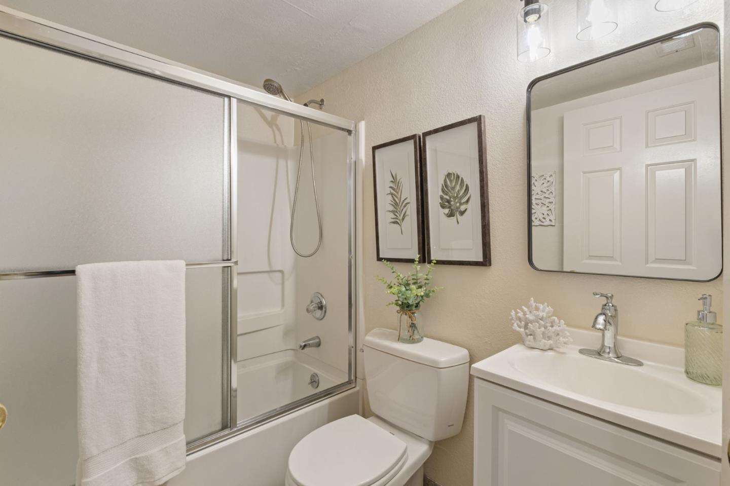 Detail Gallery Image 11 of 34 For 1721 California St #2,  Mountain View,  CA 94041 - 2 Beds | 2 Baths