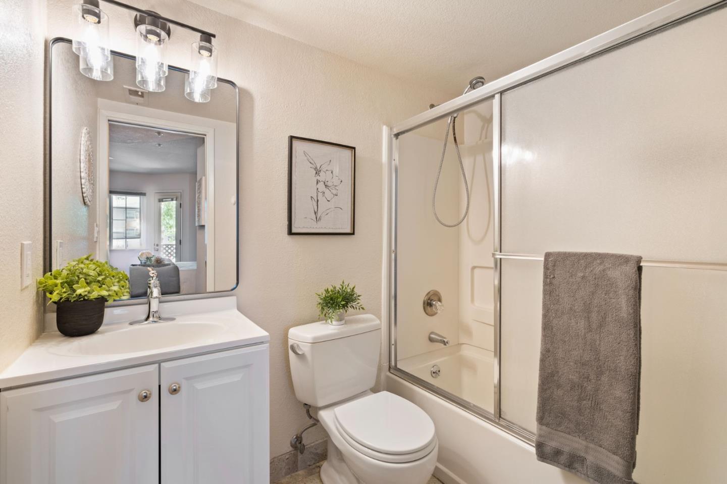Detail Gallery Image 15 of 34 For 1721 California St #2,  Mountain View,  CA 94041 - 2 Beds | 2 Baths