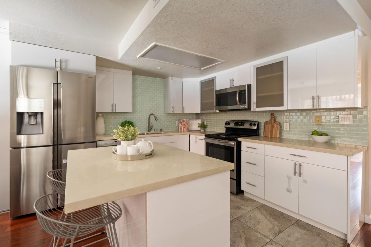 Detail Gallery Image 6 of 34 For 1721 California St #2,  Mountain View,  CA 94041 - 2 Beds | 2 Baths