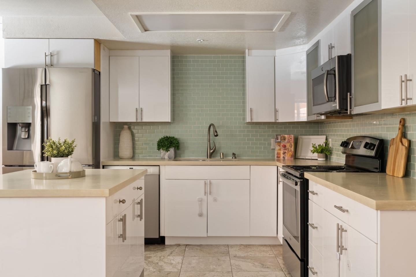 Detail Gallery Image 7 of 34 For 1721 California St #2,  Mountain View,  CA 94041 - 2 Beds | 2 Baths