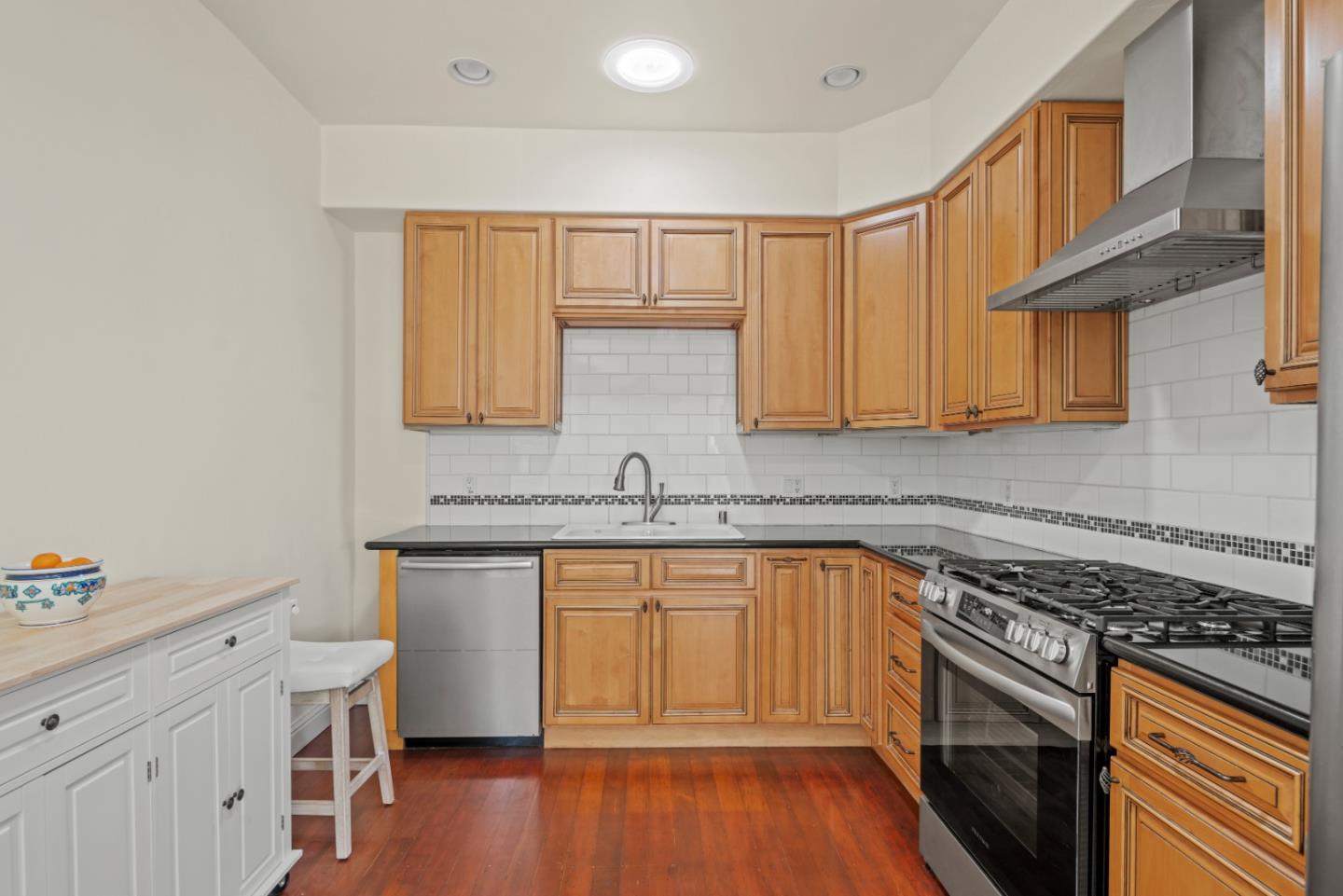 Detail Gallery Image 13 of 38 For 311 Walnut St, Pacific Grove,  CA 93950 - 3 Beds | 2 Baths