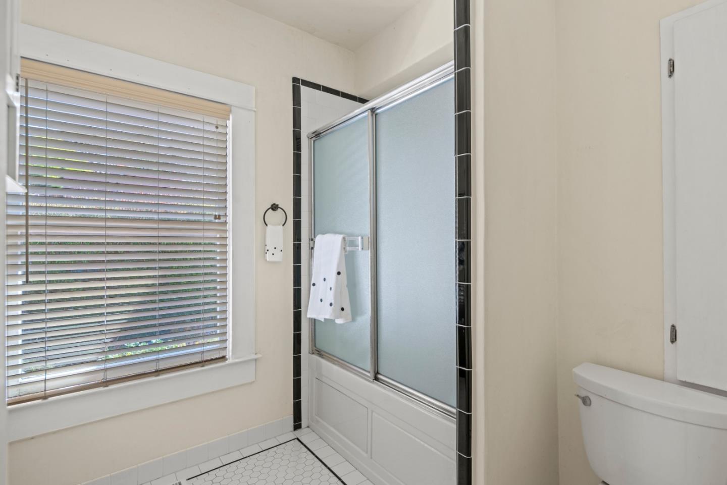 Detail Gallery Image 20 of 38 For 311 Walnut St, Pacific Grove,  CA 93950 - 3 Beds | 2 Baths