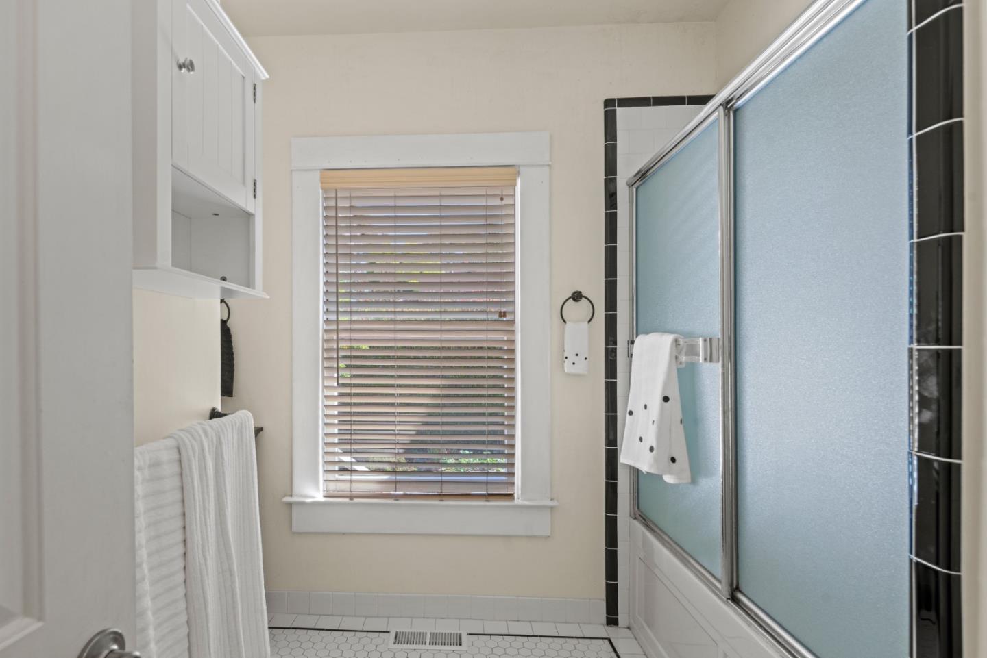 Detail Gallery Image 21 of 38 For 311 Walnut St, Pacific Grove,  CA 93950 - 3 Beds | 2 Baths