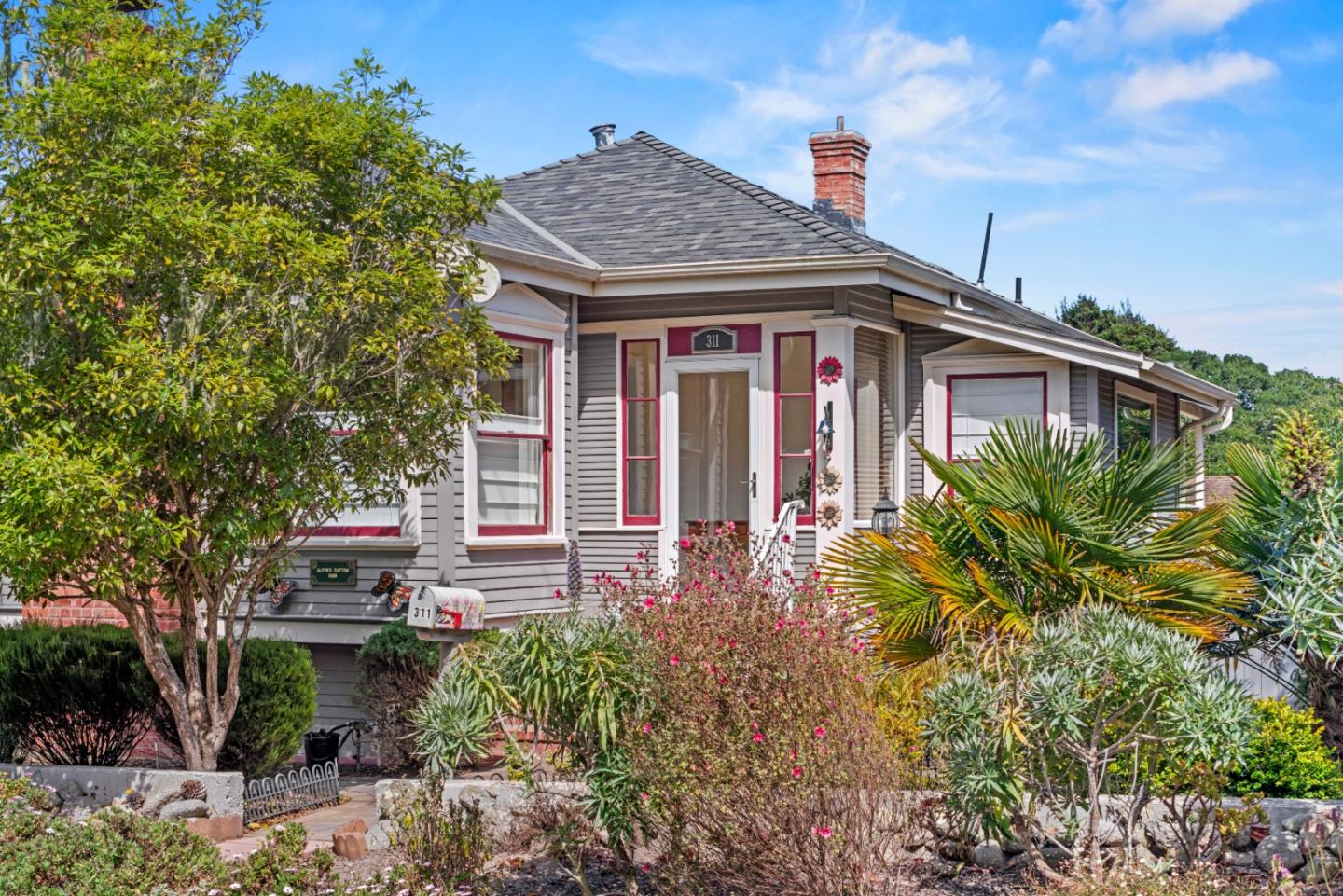 Detail Gallery Image 4 of 38 For 311 Walnut St, Pacific Grove,  CA 93950 - 3 Beds | 2 Baths
