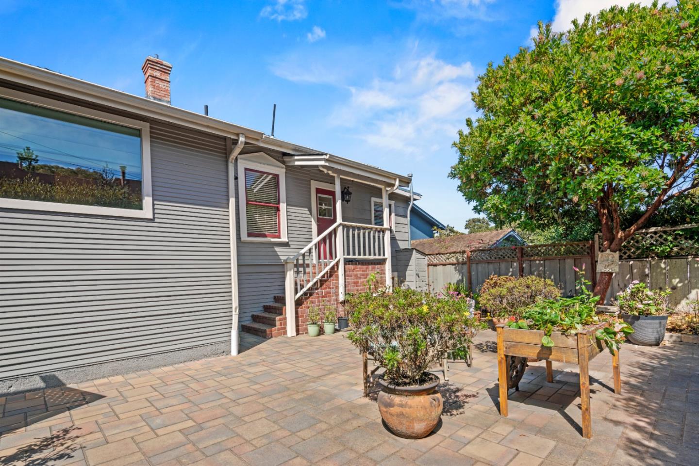 Detail Gallery Image 7 of 38 For 311 Walnut St, Pacific Grove,  CA 93950 - 3 Beds | 2 Baths
