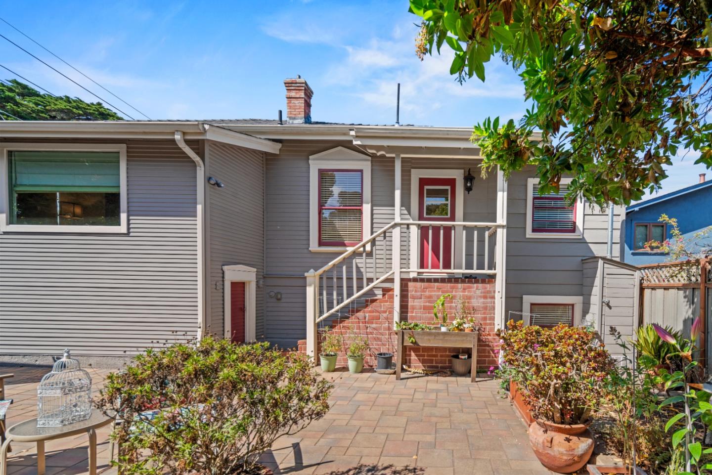 Detail Gallery Image 9 of 38 For 311 Walnut St, Pacific Grove,  CA 93950 - 3 Beds | 2 Baths