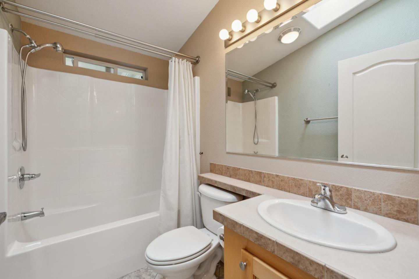 Detail Gallery Image 17 of 39 For 3 Coral Way #3,  Half Moon Bay,  CA 94019 - 3 Beds | 2 Baths