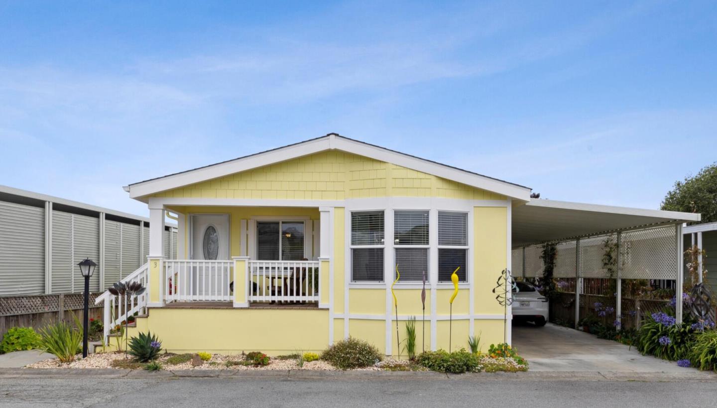 Detail Gallery Image 2 of 39 For 3 Coral Way #3,  Half Moon Bay,  CA 94019 - 3 Beds | 2 Baths
