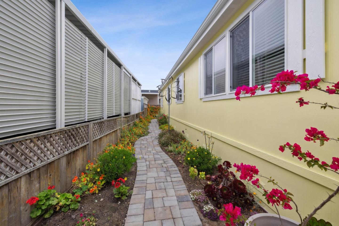 Detail Gallery Image 4 of 39 For 3 Coral Way #3,  Half Moon Bay,  CA 94019 - 3 Beds | 2 Baths