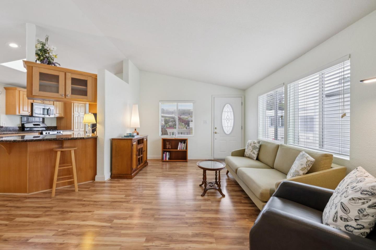 Detail Gallery Image 6 of 39 For 3 Coral Way #3,  Half Moon Bay,  CA 94019 - 3 Beds | 2 Baths