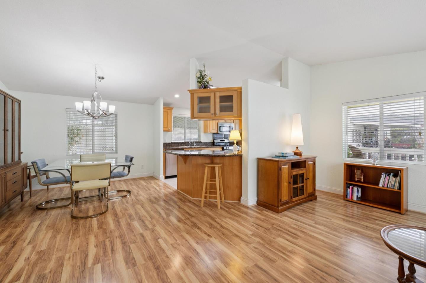 Detail Gallery Image 7 of 39 For 3 Coral Way #3,  Half Moon Bay,  CA 94019 - 3 Beds | 2 Baths