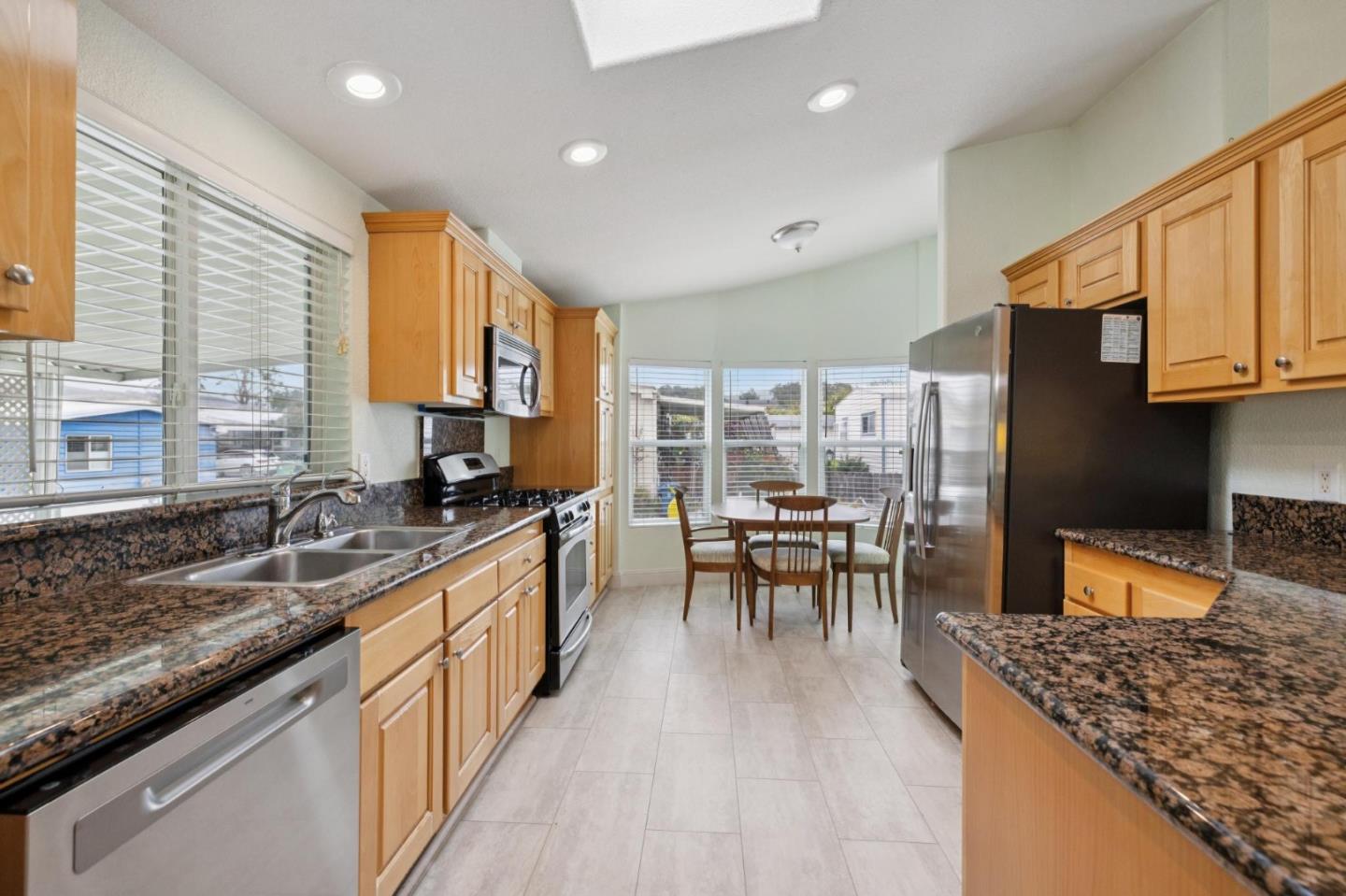 Detail Gallery Image 9 of 39 For 3 Coral Way #3,  Half Moon Bay,  CA 94019 - 3 Beds | 2 Baths