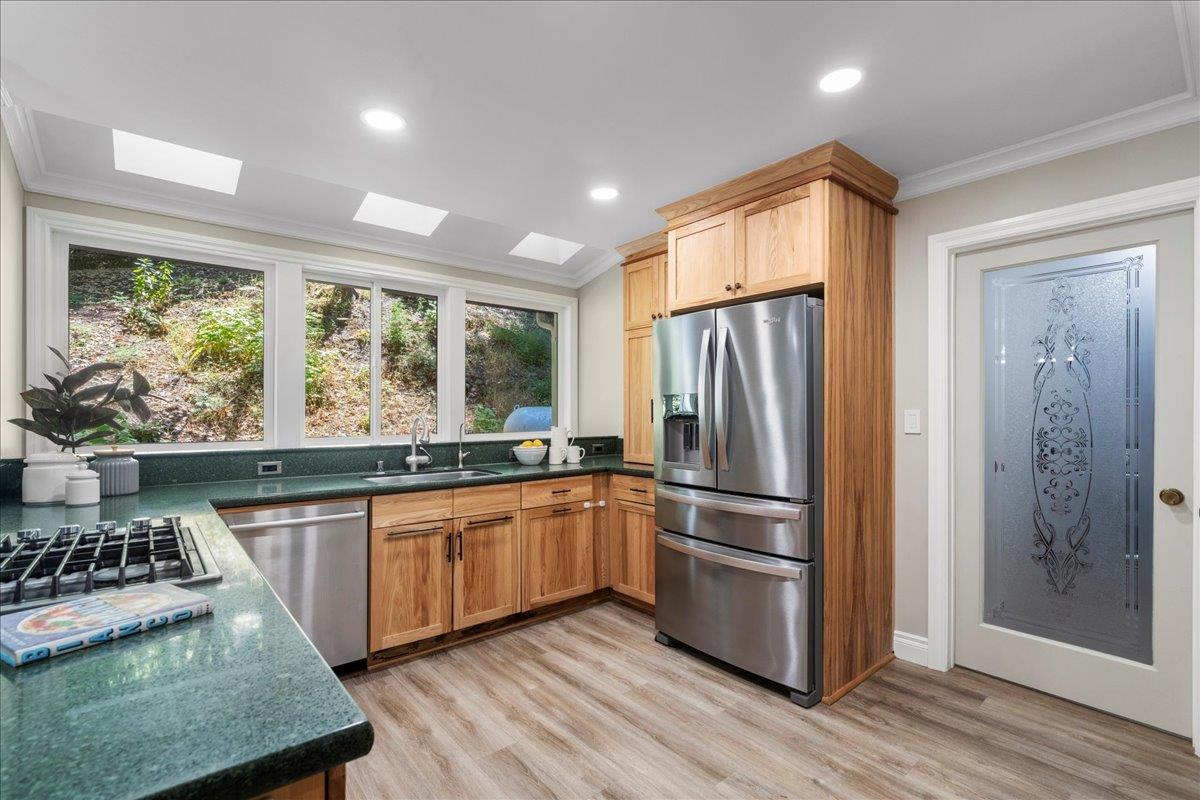 Detail Gallery Image 10 of 31 For 230 Burrell Ct, Los Gatos,  CA 95033 - 3 Beds | 3 Baths