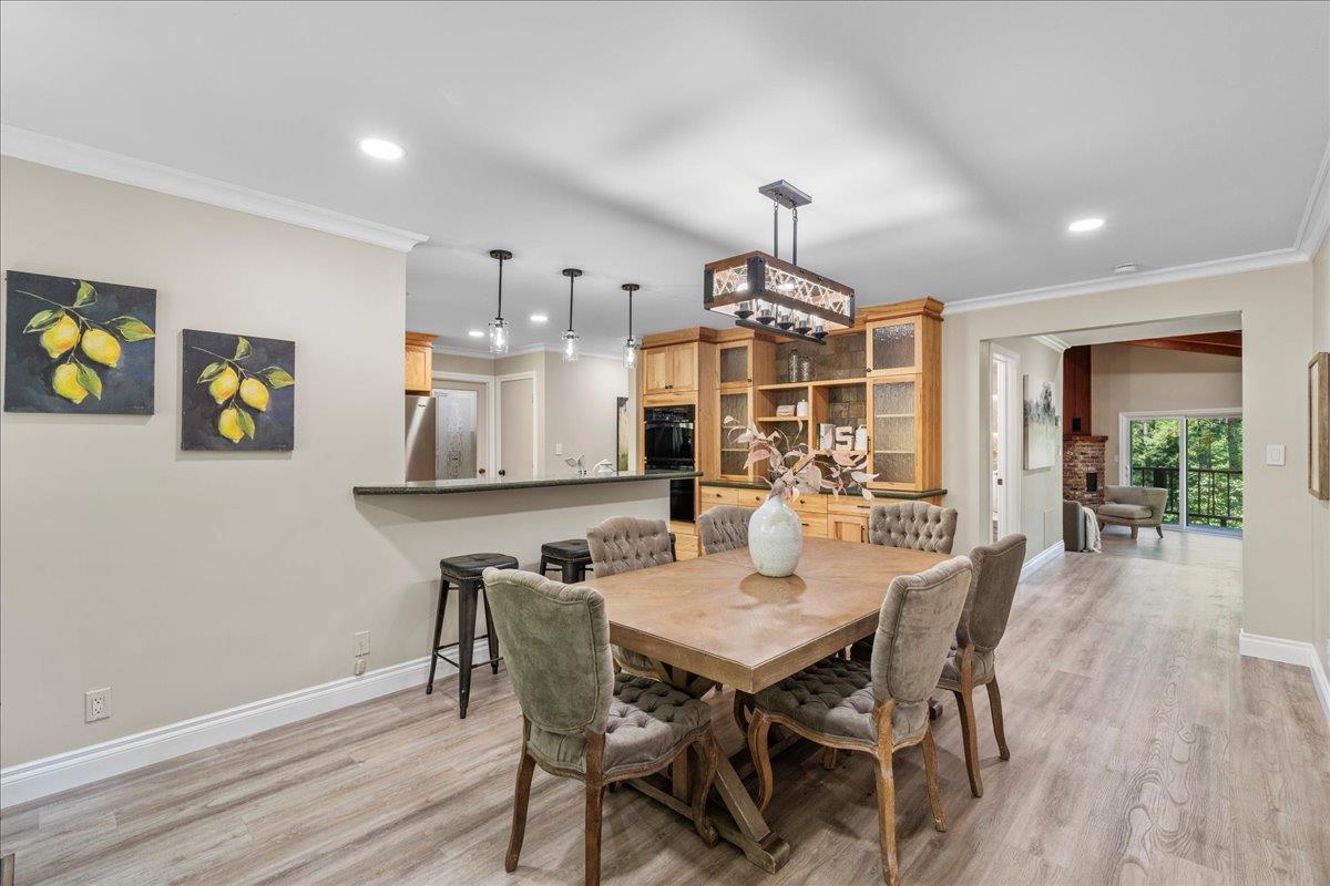 Detail Gallery Image 12 of 31 For 230 Burrell Ct, Los Gatos,  CA 95033 - 3 Beds | 3 Baths