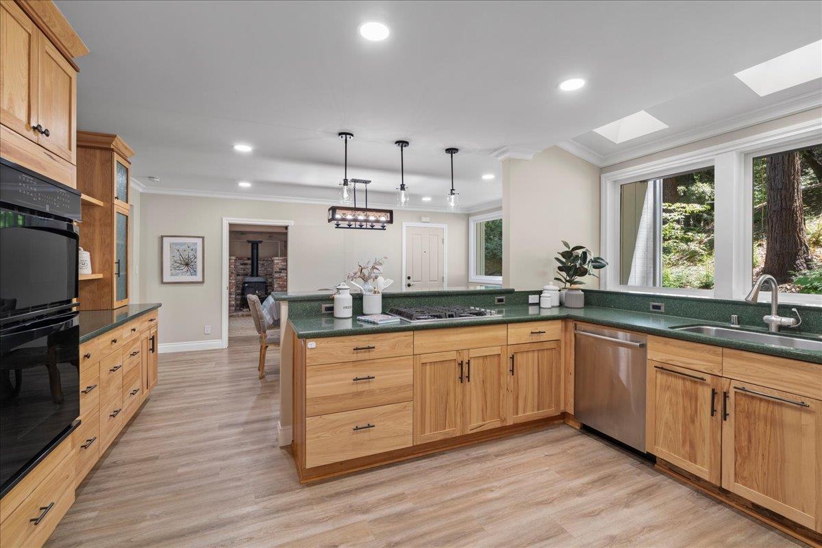Detail Gallery Image 9 of 31 For 230 Burrell Ct, Los Gatos,  CA 95033 - 3 Beds | 3 Baths