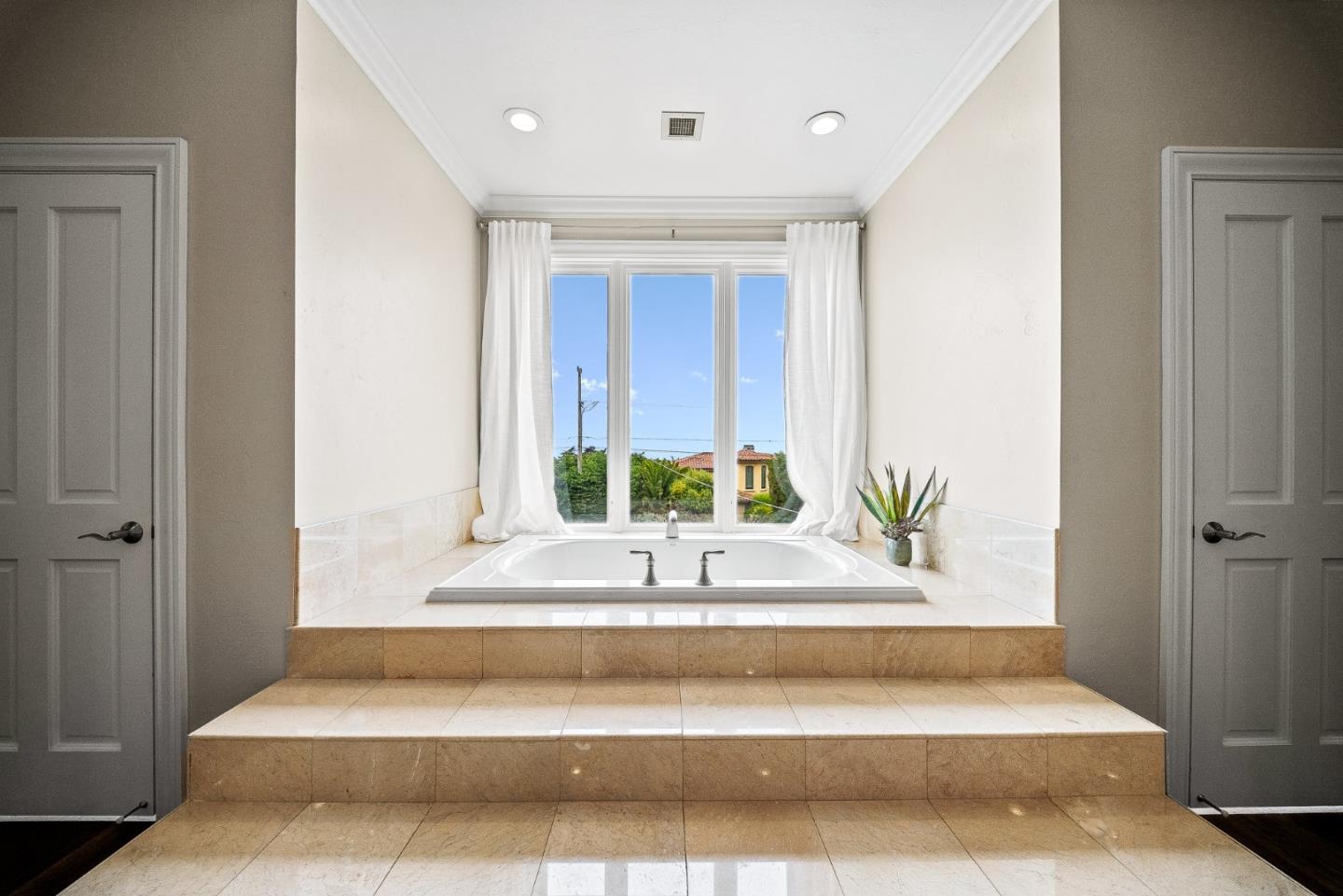 Detail Gallery Image 33 of 46 For 142 Carmel Riviera Dr, Carmel,  CA 93923 - 4 Beds | 3/1 Baths