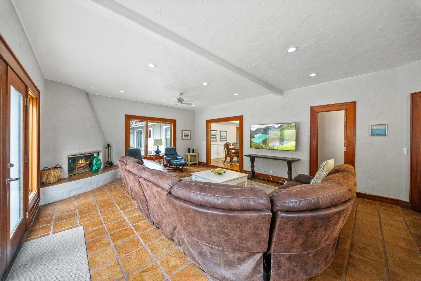 Detail Gallery Image 8 of 46 For 142 Carmel Riviera Dr, Carmel,  CA 93923 - 4 Beds | 3/1 Baths