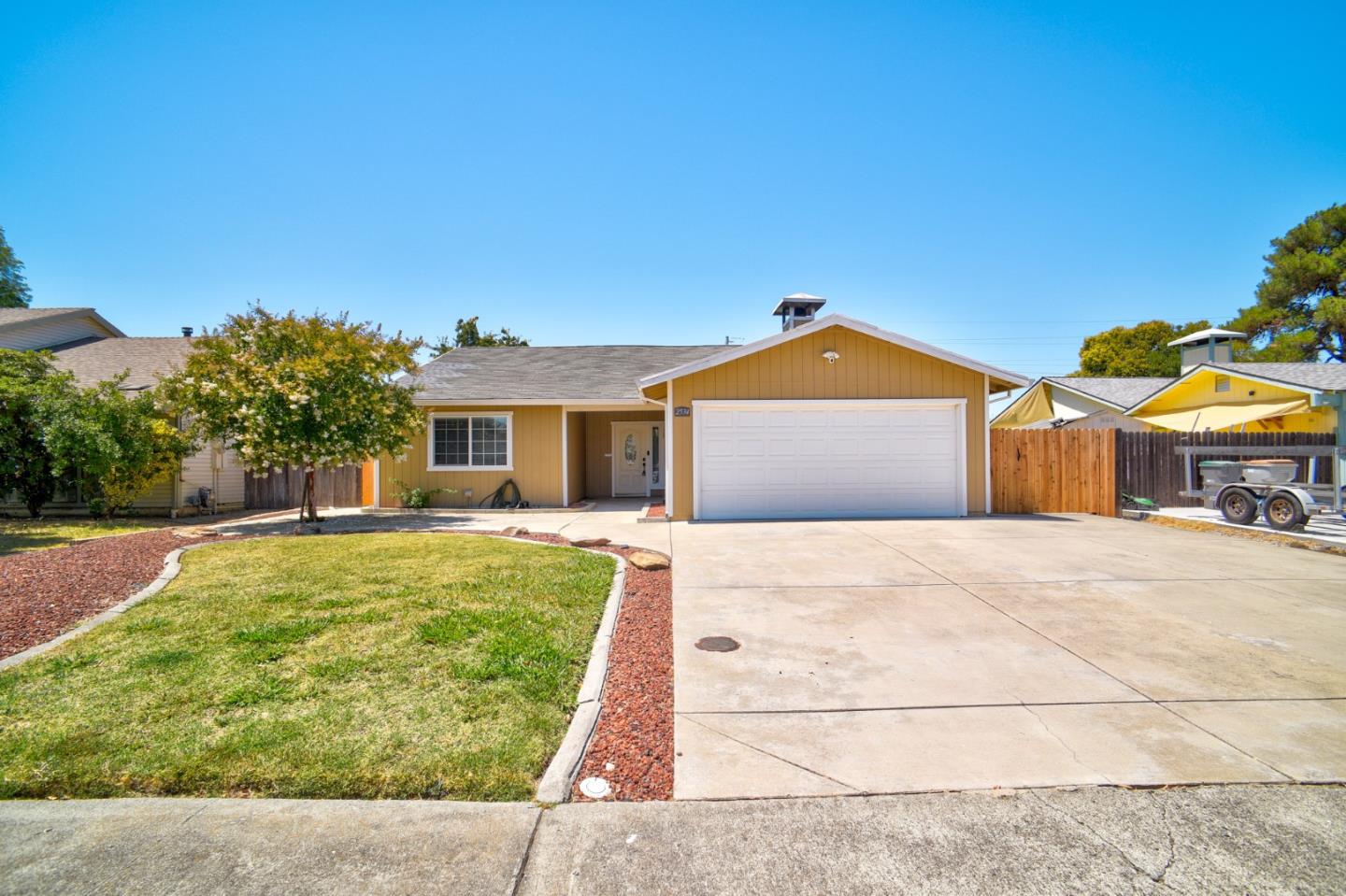 Detail Gallery Image 1 of 23 For 2534 Jacquelyn Ln, West Sacramento,  CA 95691 - 3 Beds | 2 Baths