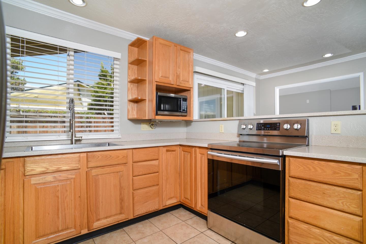 Detail Gallery Image 10 of 23 For 2534 Jacquelyn Ln, West Sacramento,  CA 95691 - 3 Beds | 2 Baths