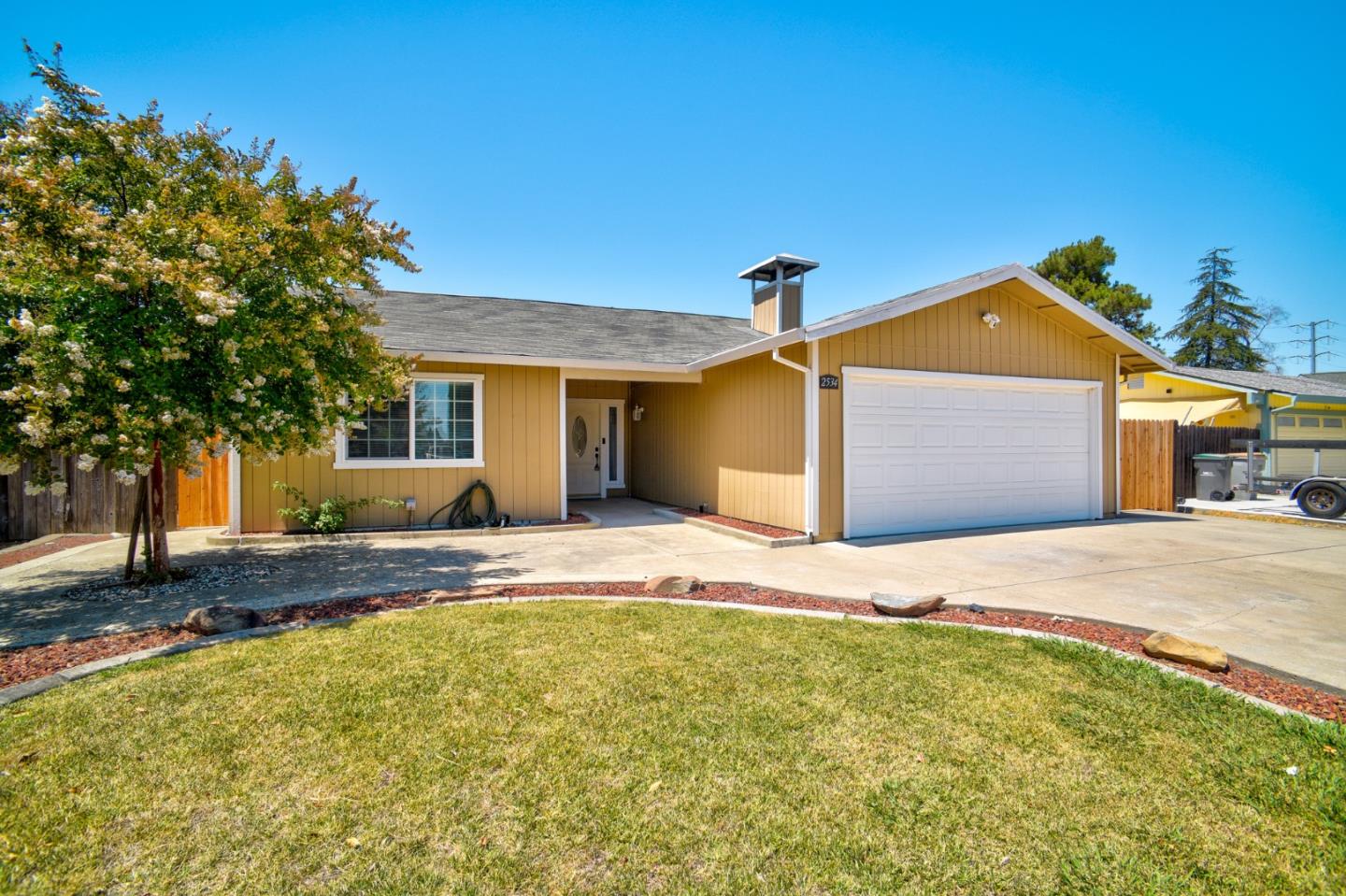 Detail Gallery Image 2 of 23 For 2534 Jacquelyn Ln, West Sacramento,  CA 95691 - 3 Beds | 2 Baths