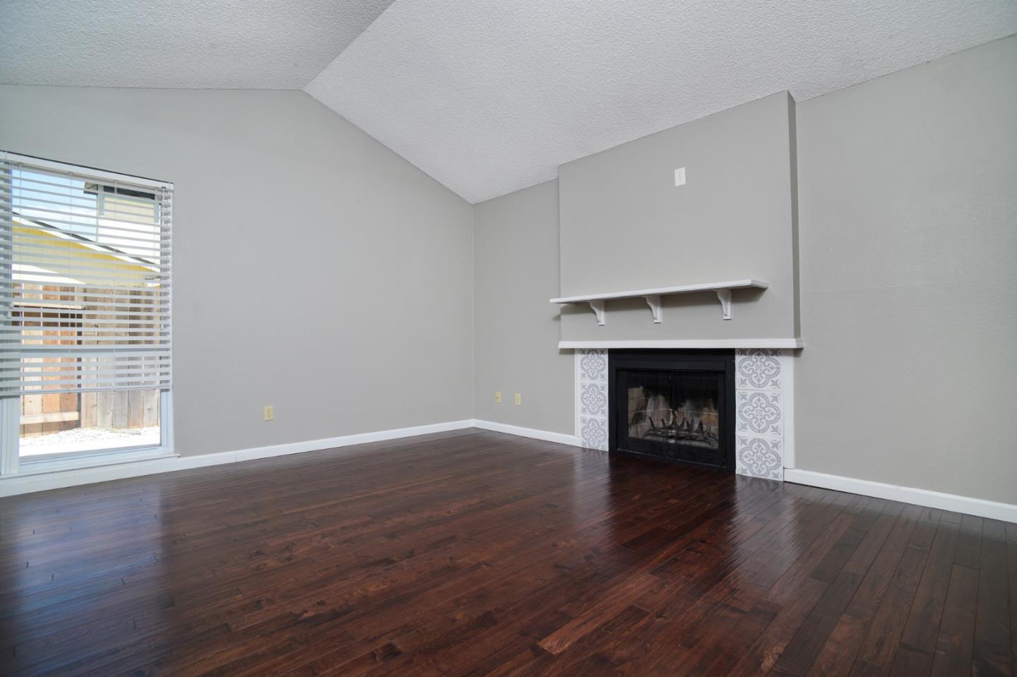 Detail Gallery Image 5 of 23 For 2534 Jacquelyn Ln, West Sacramento,  CA 95691 - 3 Beds | 2 Baths