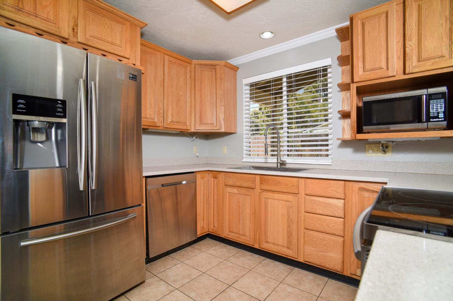Detail Gallery Image 9 of 23 For 2534 Jacquelyn Ln, West Sacramento,  CA 95691 - 3 Beds | 2 Baths