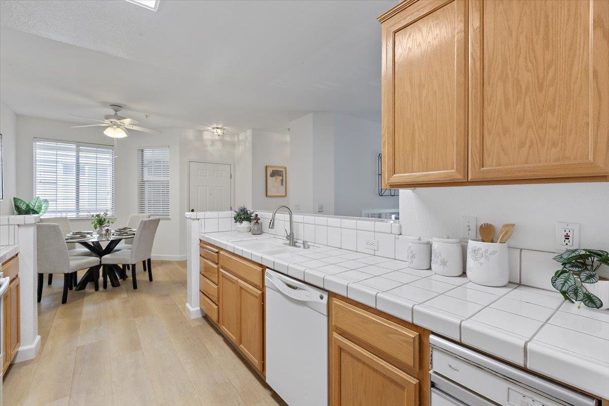 Detail Gallery Image 10 of 30 For 250 Santa Fe Ter #209,  Sunnyvale,  CA 94085 - 2 Beds | 2 Baths