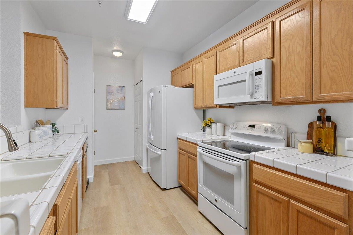 Detail Gallery Image 11 of 30 For 250 Santa Fe Ter #209,  Sunnyvale,  CA 94085 - 2 Beds | 2 Baths