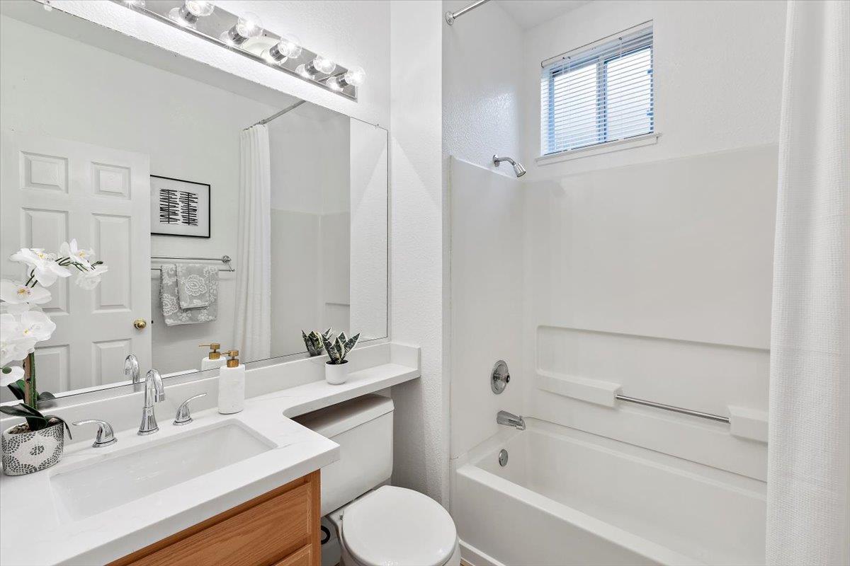 Detail Gallery Image 19 of 30 For 250 Santa Fe Ter #209,  Sunnyvale,  CA 94085 - 2 Beds | 2 Baths