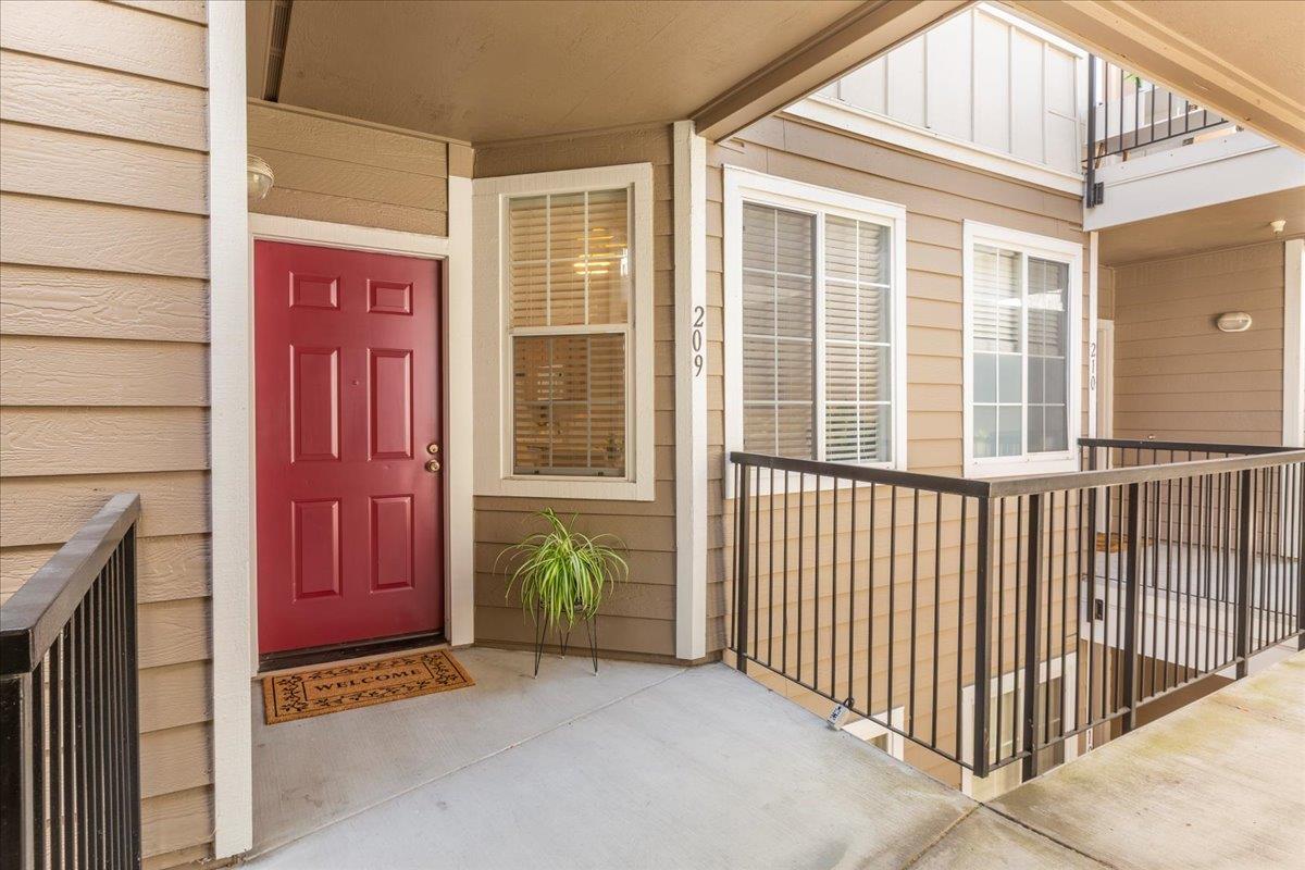 Detail Gallery Image 2 of 30 For 250 Santa Fe Ter #209,  Sunnyvale,  CA 94085 - 2 Beds | 2 Baths