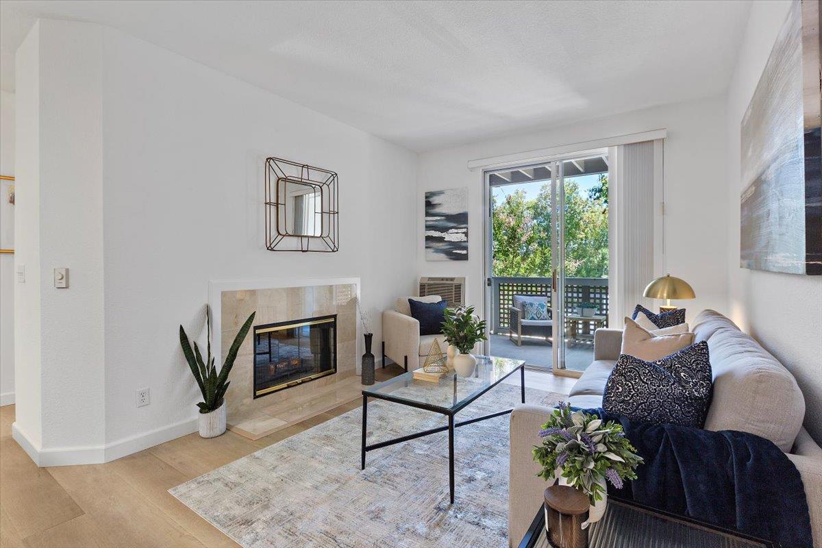 Detail Gallery Image 4 of 30 For 250 Santa Fe Ter #209,  Sunnyvale,  CA 94085 - 2 Beds | 2 Baths